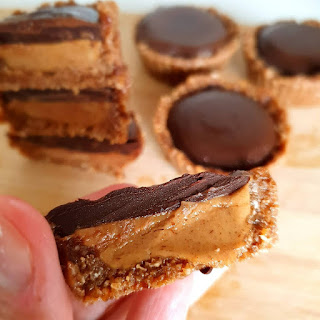 TORTINHAS DE AMENDOIM COM CHOCOLATE